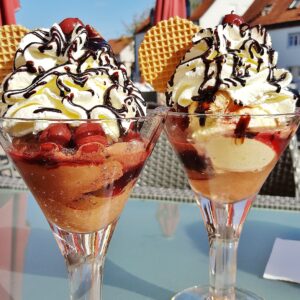 ice cream, cream, berry-1713160.jpg